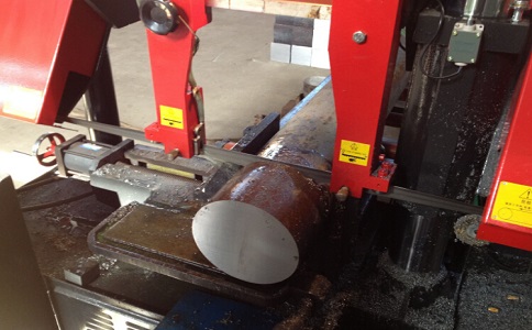 会同卧式带锯床加工时出现明显振荡如何排查？