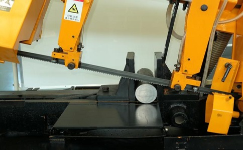 会同数控带锯床自动送料精度会出现偏差吗？